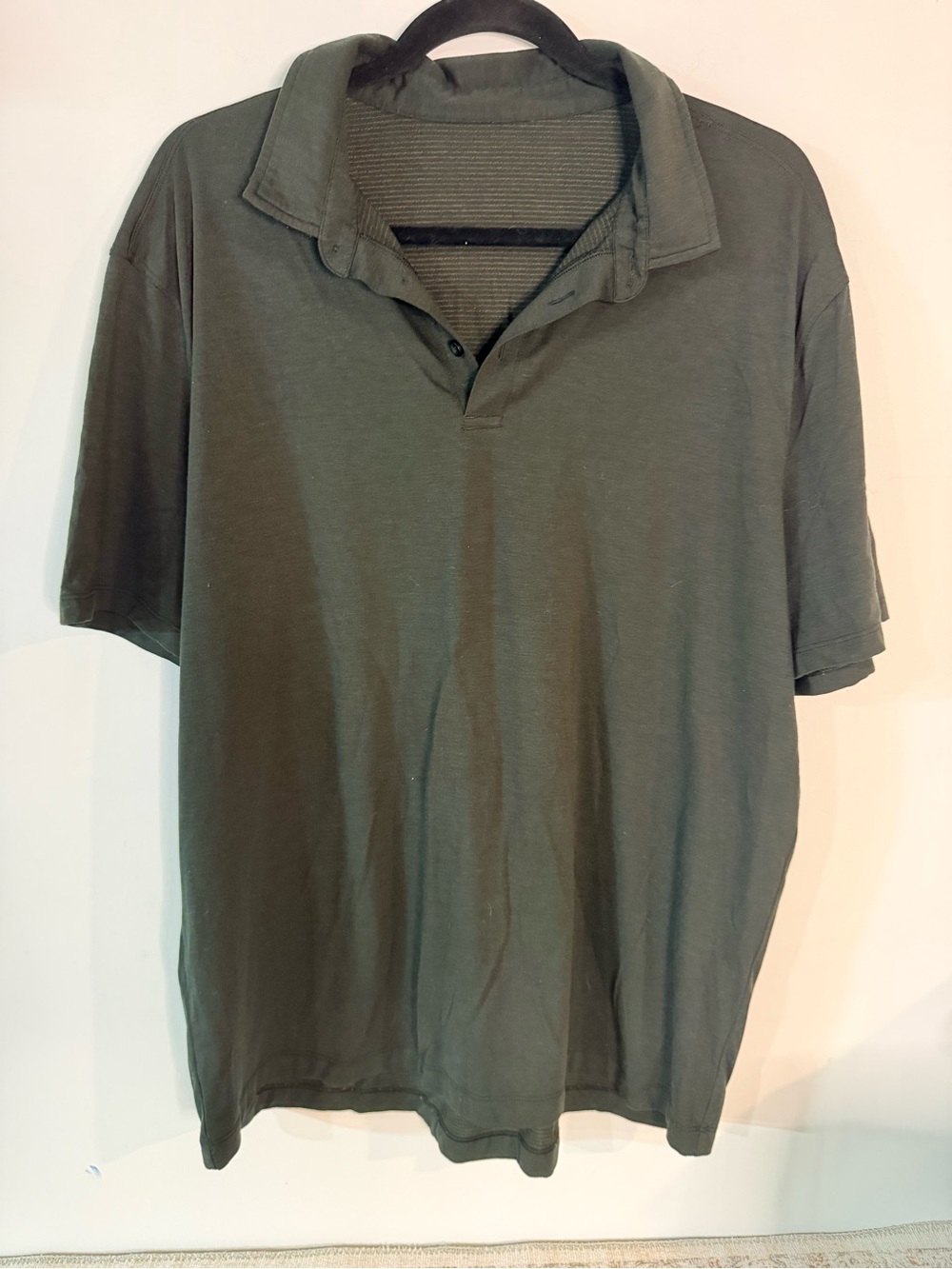 Lululemon men’s black polo